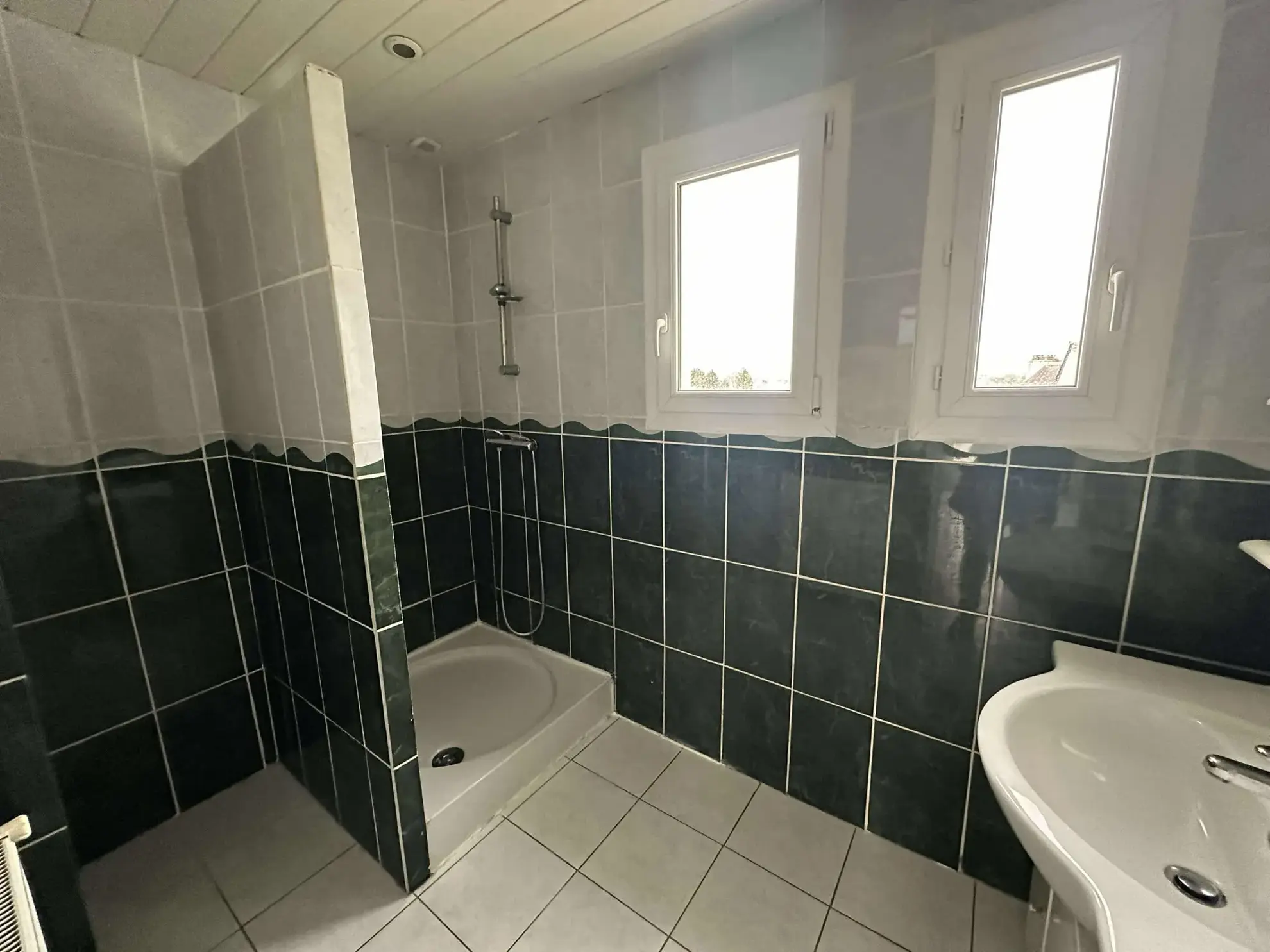 Maison à Baud avec 4 chambres, terrasse EST et sous-sol complet 