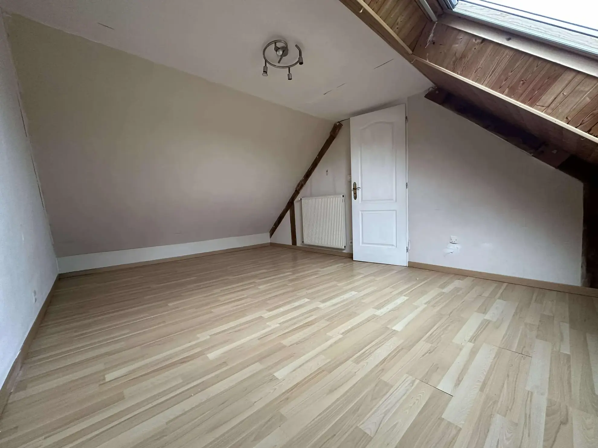 Maison à Baud avec 4 chambres, terrasse EST et sous-sol complet 