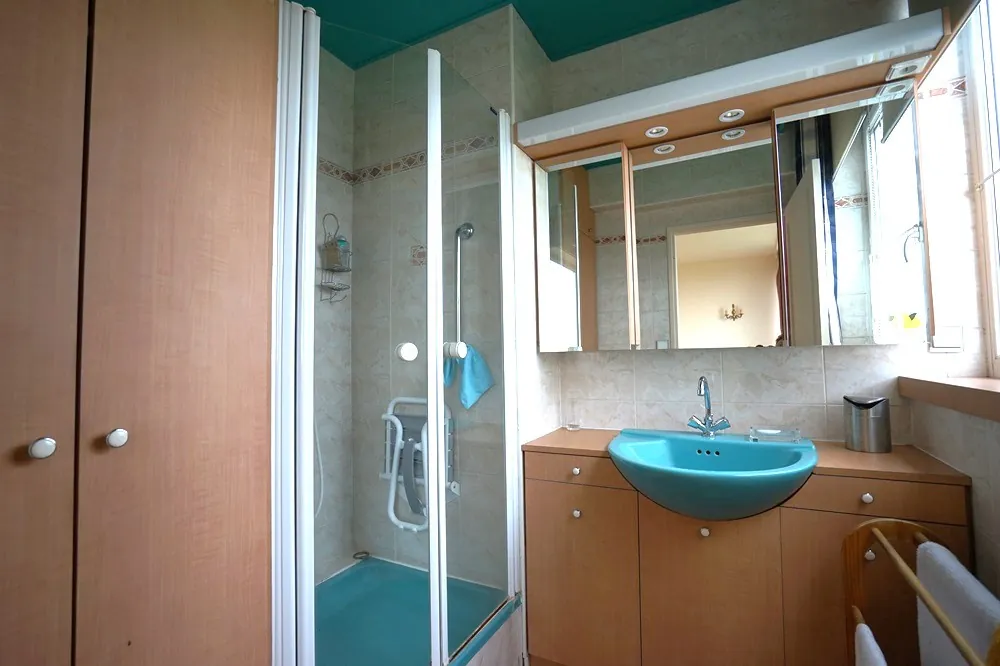 Appartement T4 à Roubaix proche tram et parc Barbieux avec balcon et cave 