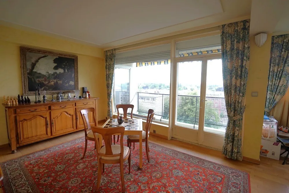 Appartement T4 à Roubaix proche tram et parc Barbieux avec balcon et cave 