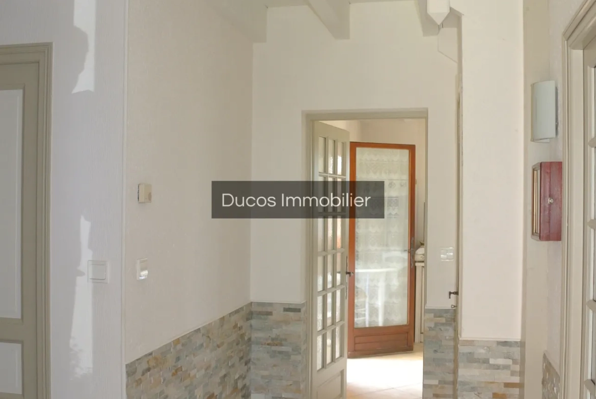 Belle maison avec vue imprenable et prestations modernes à Seyches 