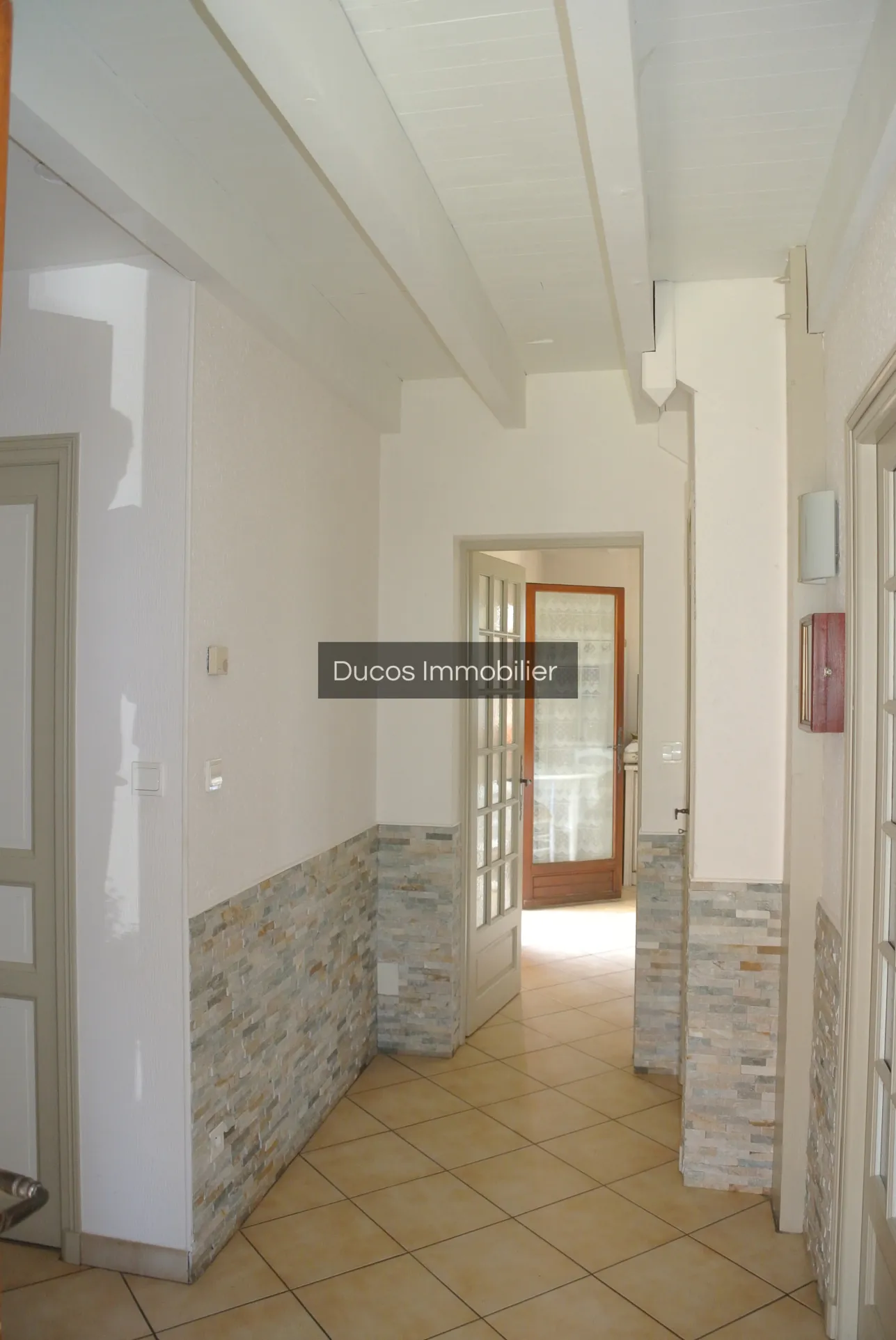 Belle maison avec vue imprenable et prestations modernes à Seyches 