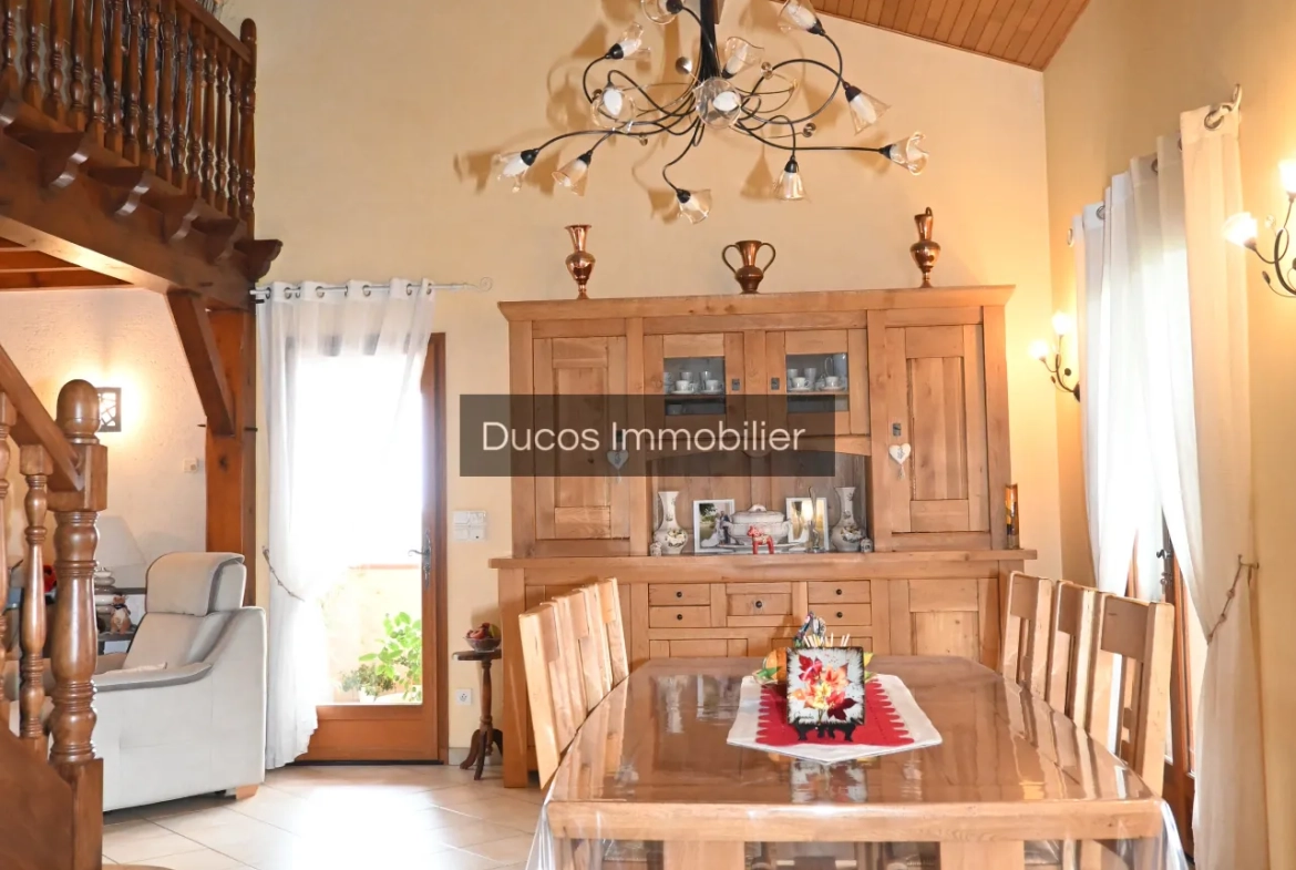 Belle maison avec vue imprenable et prestations modernes à Seyches 