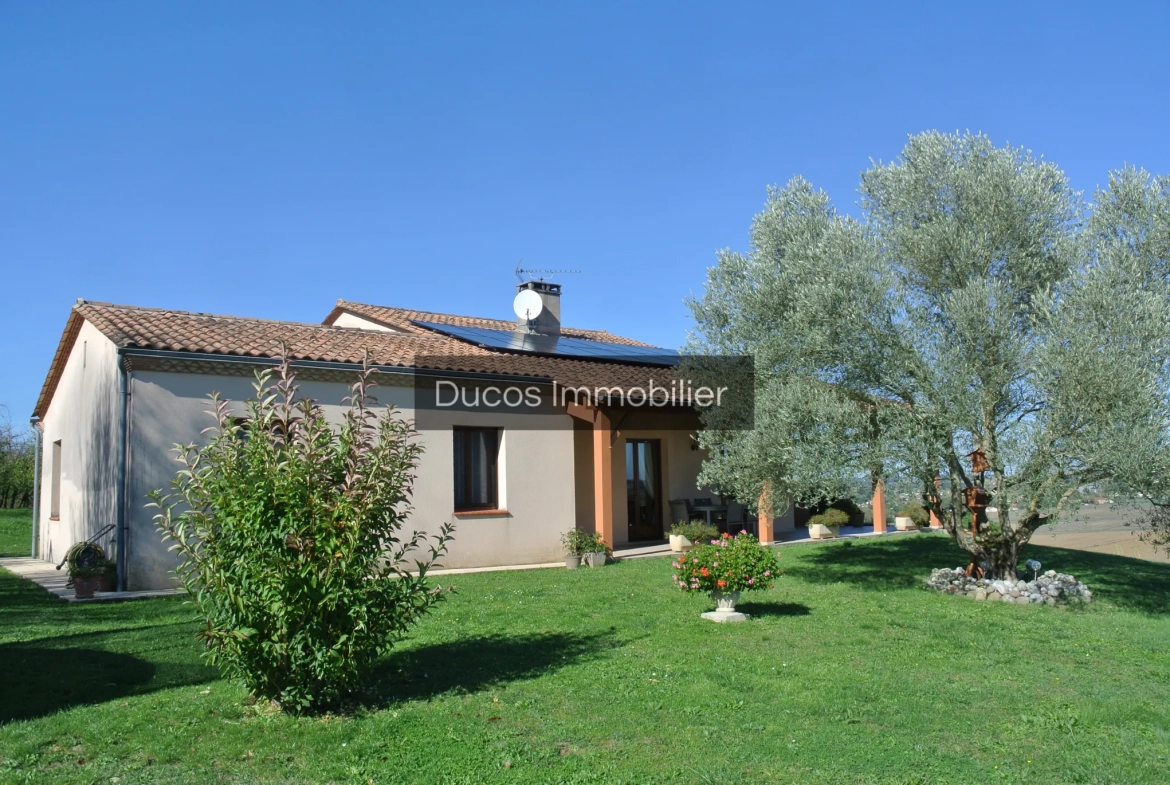 Belle maison avec vue imprenable et prestations modernes à Seyches 