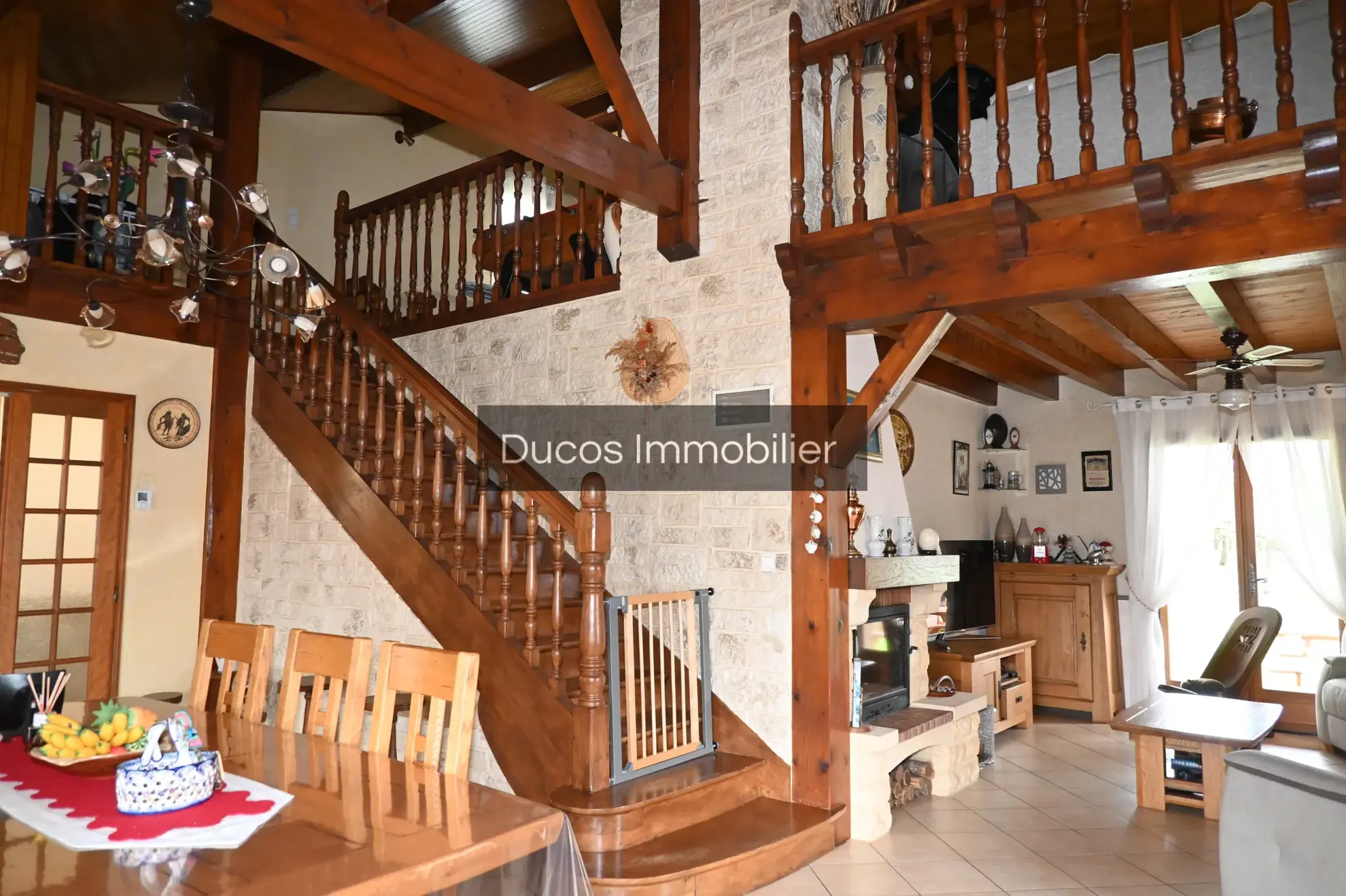 Belle maison avec vue imprenable et prestations modernes à Seyches 