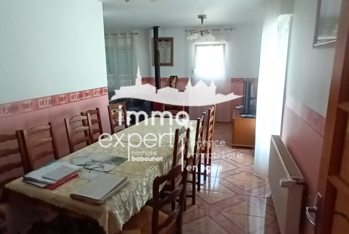 Vente d’un pavillon de plain-pied à Darney, 4 chambres, terrasse et terrain 1253 m² 
