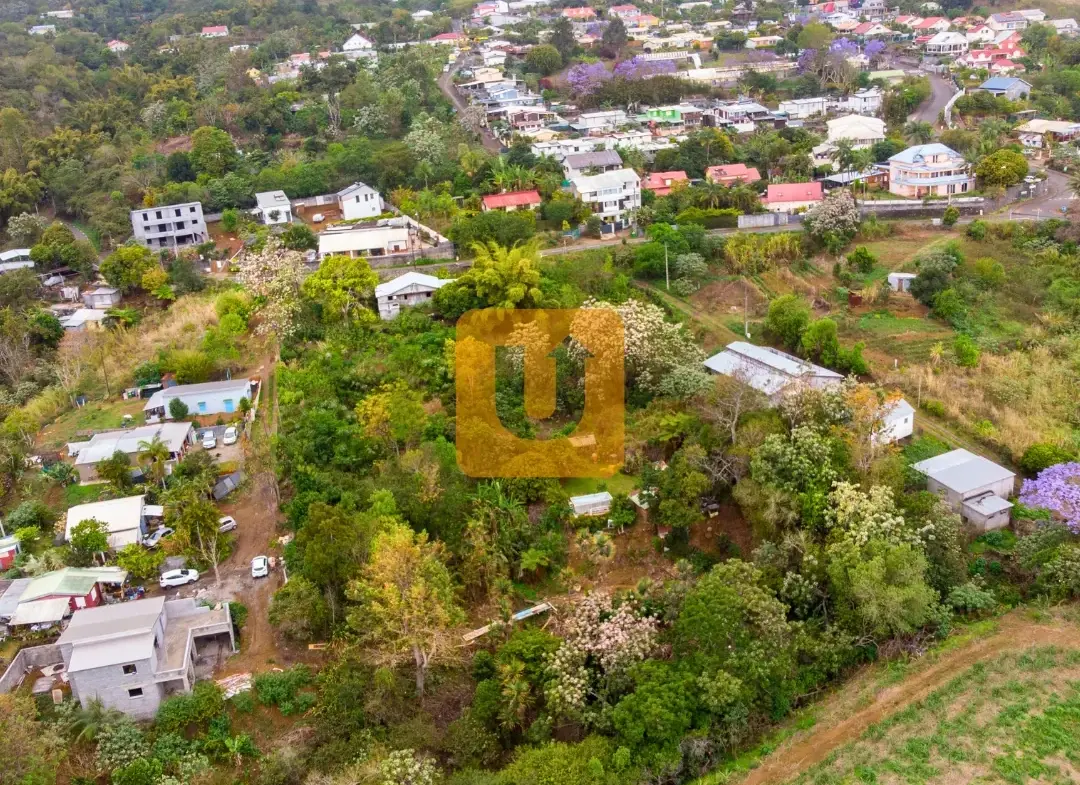 Terrain constructible de 532 m² au Guillaume, La Réunion 