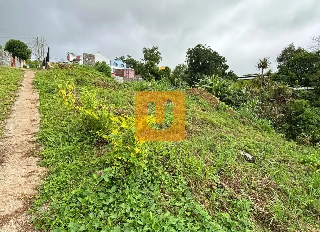 Terrain constructible de 532 m² au Guillaume, La Réunion 
