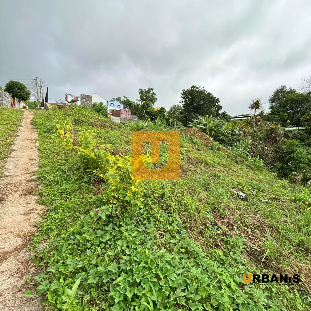 Terrain constructible de 532 m² au Guillaume, La Réunion 