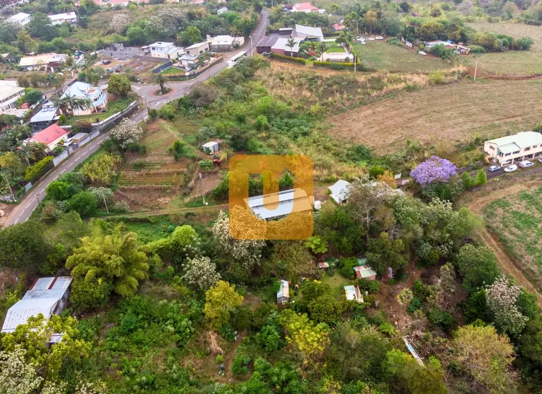 Terrain constructible de 532 m² au Guillaume, La Réunion 
