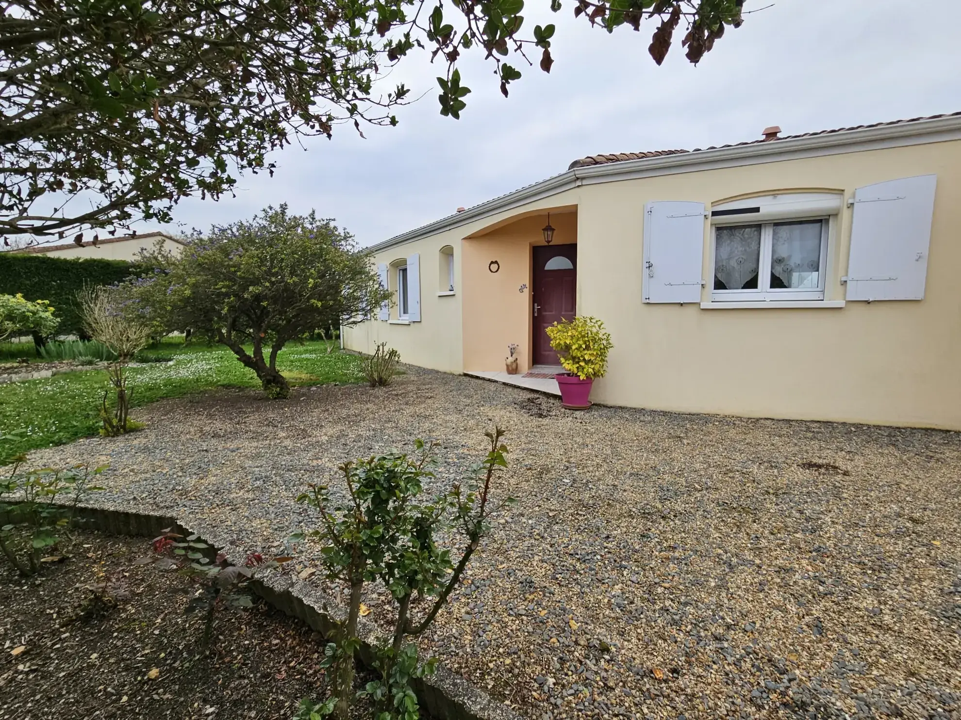 Maison plain-pied 3 chambres avec garage et jardin proche Niort 