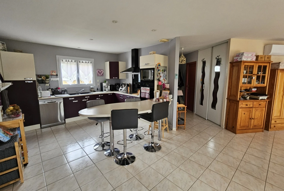 Maison plain-pied 3 chambres avec garage et jardin proche Niort 