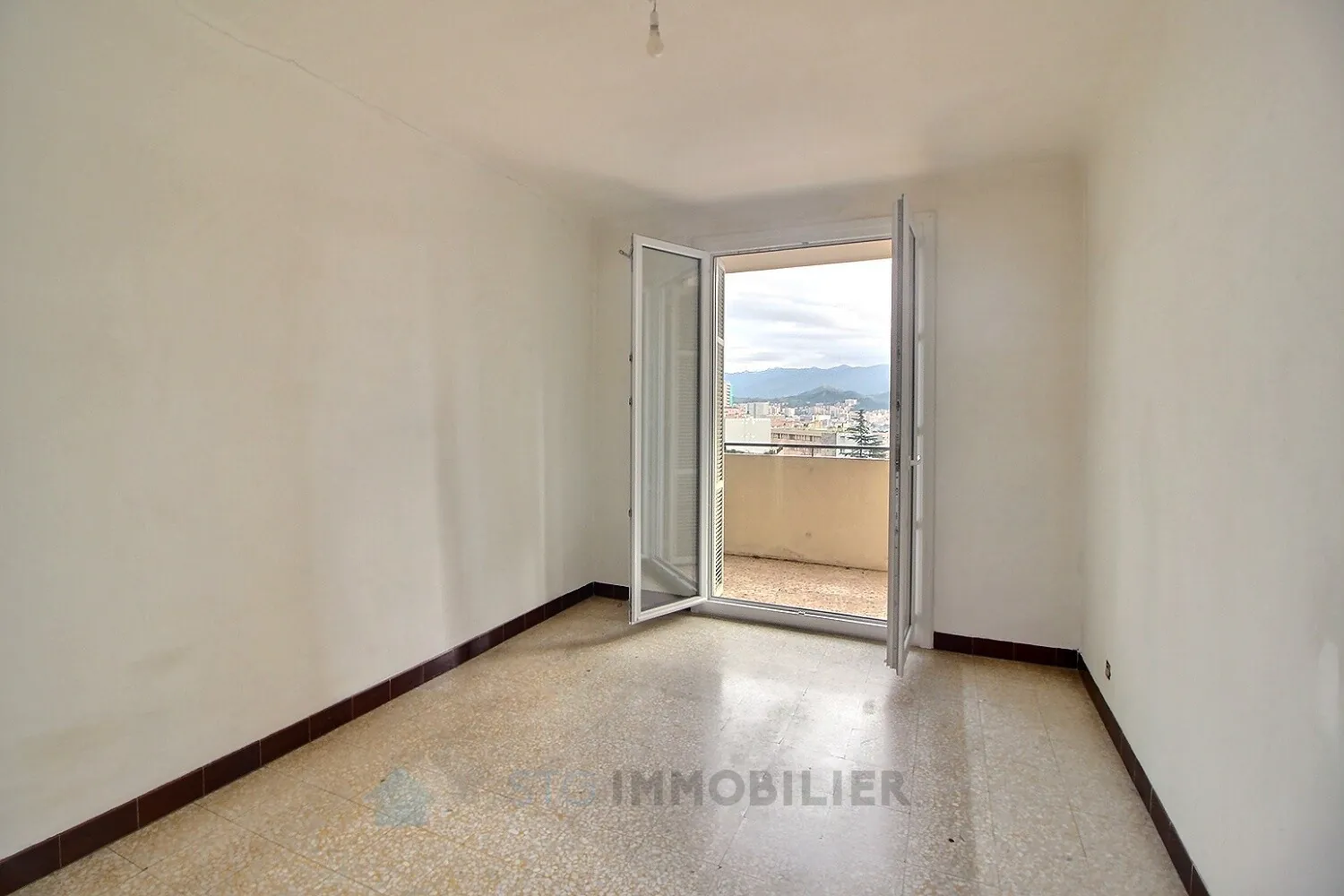 Appartement F4 lumineux à Ajaccio proche centre-ville avec balcons et parking sécurisé 