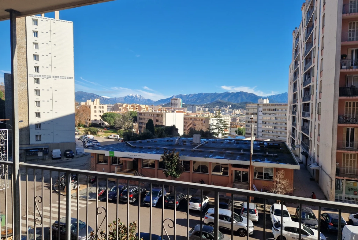 Appartement F4 lumineux à Ajaccio proche centre-ville avec balcons et parking sécurisé 