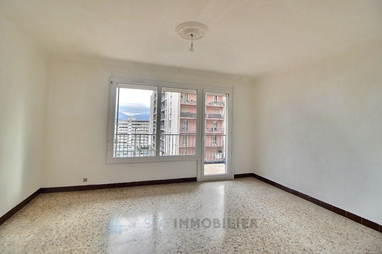 Appartement F4 lumineux à Ajaccio proche centre-ville avec balcons et parking sécurisé 