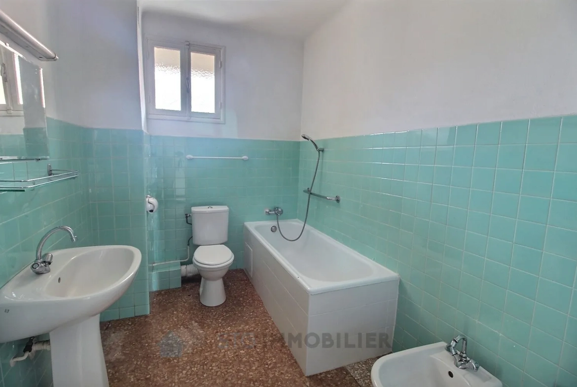 Appartement F4 lumineux à Ajaccio proche centre-ville avec balcons et parking sécurisé 