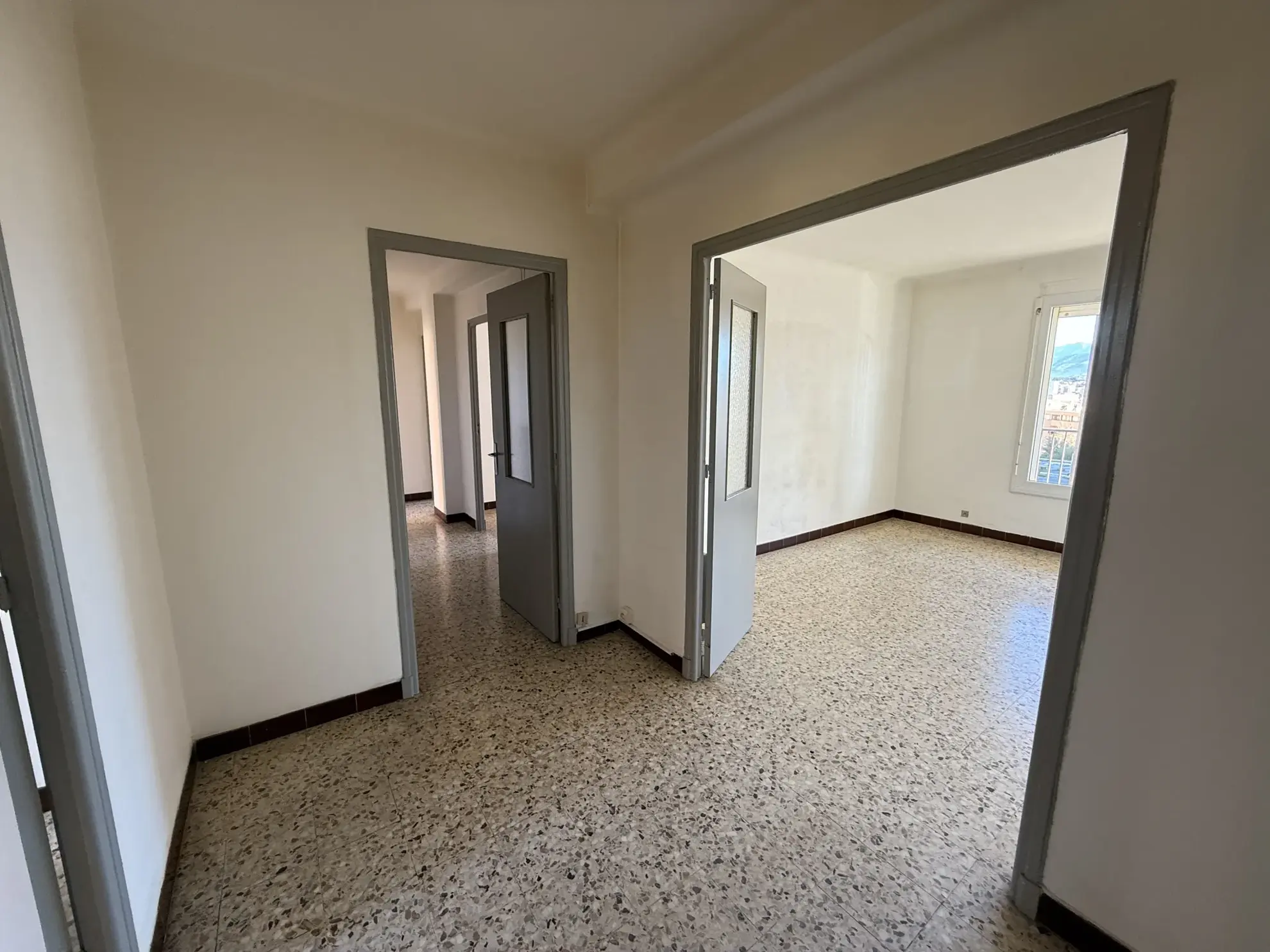 Appartement F4 lumineux à Ajaccio proche centre-ville avec balcons et parking sécurisé 