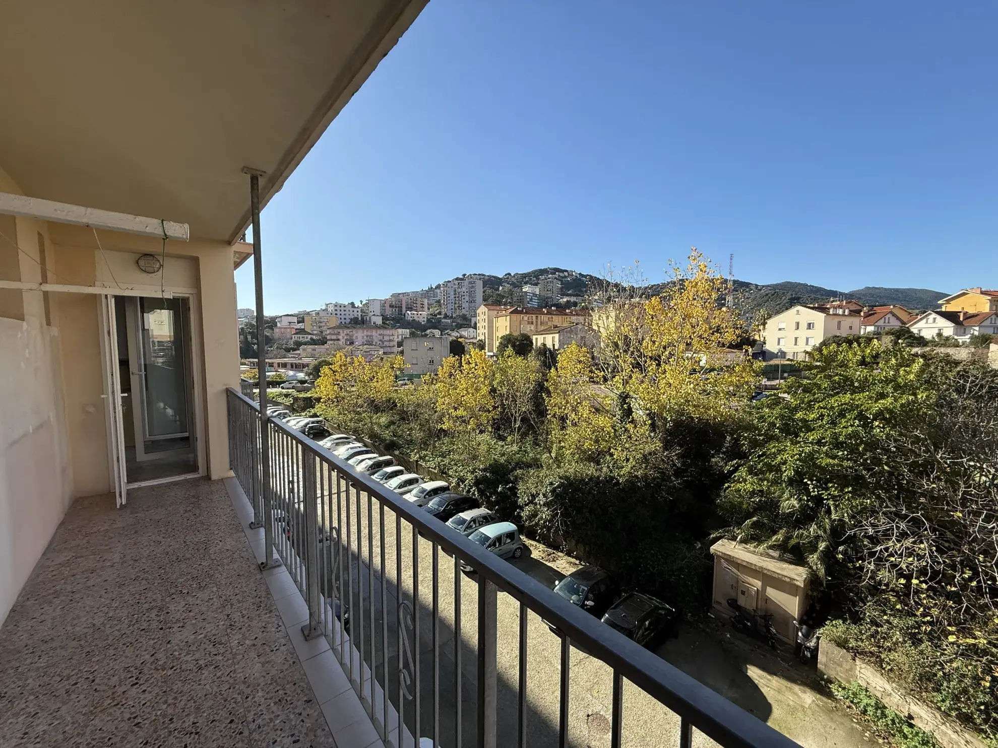 Appartement F4 lumineux à Ajaccio proche centre-ville avec balcons et parking sécurisé 