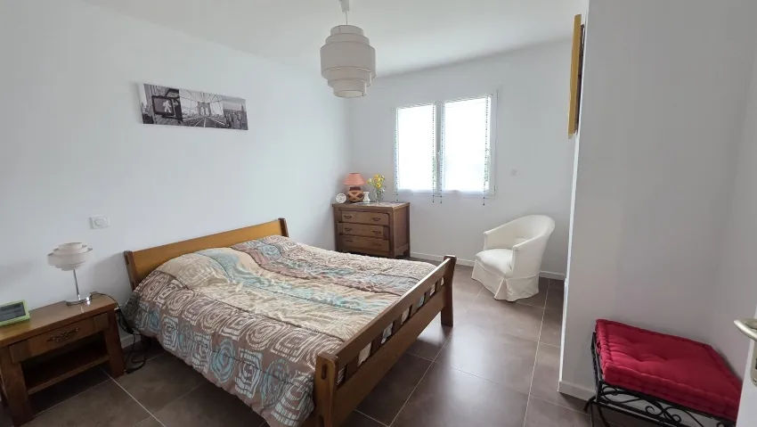 Charmant pavillon moderne de plain-pied à Les Ancizes-Comps avec jardin et garage 