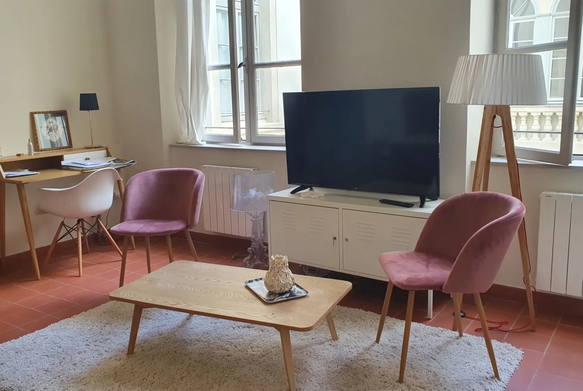 Appartement 3 pièces de charme à Nîmes Centre Historique 