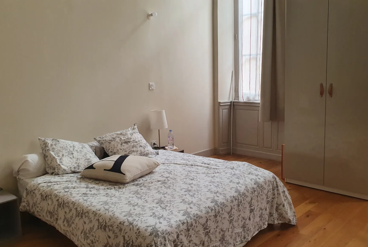 Appartement 3 pièces de charme à Nîmes Centre Historique 