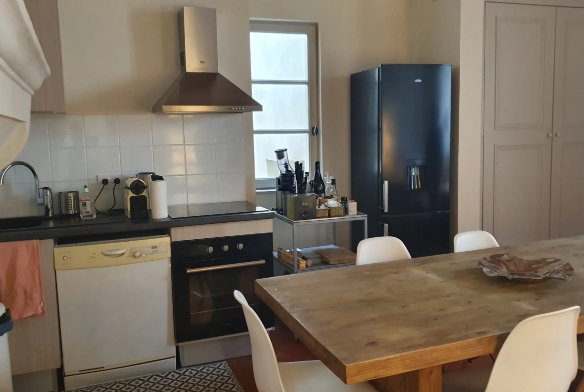 Appartement 3 pièces de charme à Nîmes Centre Historique 
