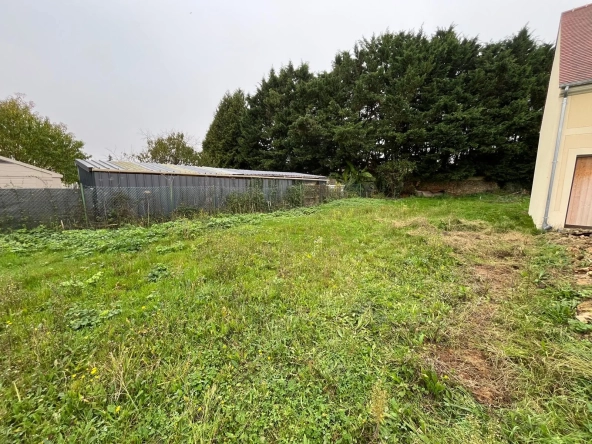 Terrain constructible de 382 m² à Moisenay avec permis validé