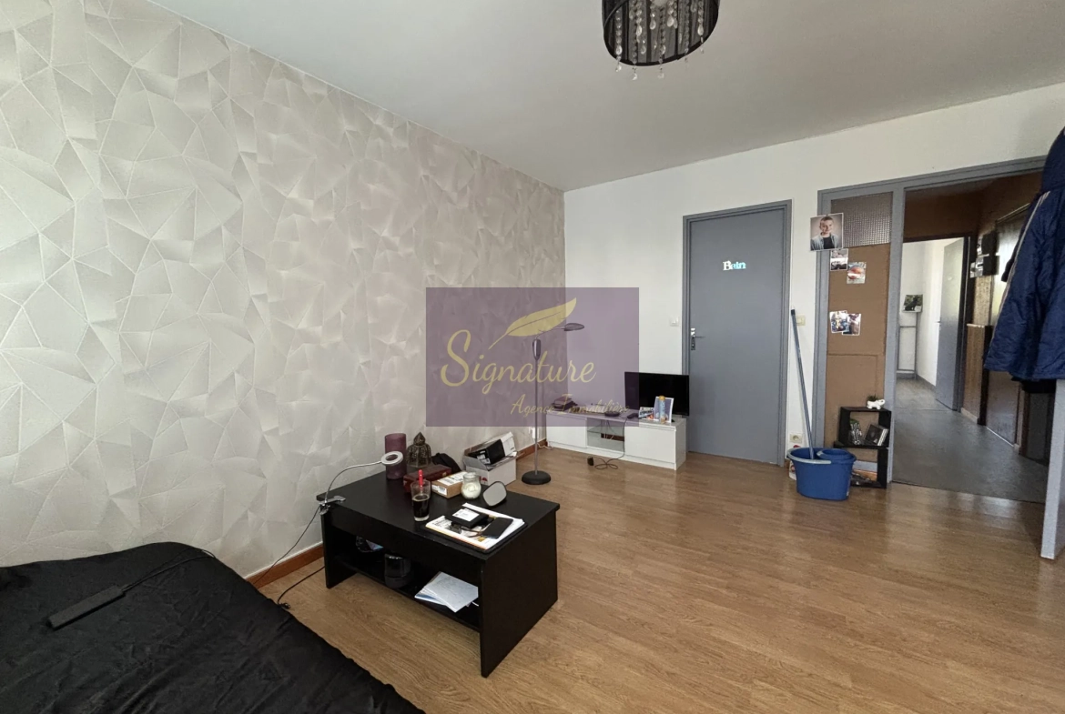Appartement T2 lumineux avec balcon au dernier étage à Le Mans 