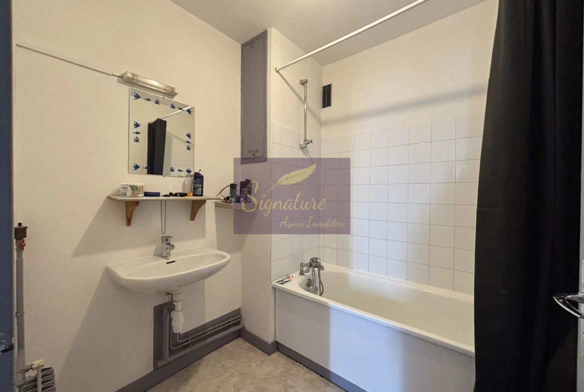 Appartement T2 lumineux avec balcon au dernier étage à Le Mans 