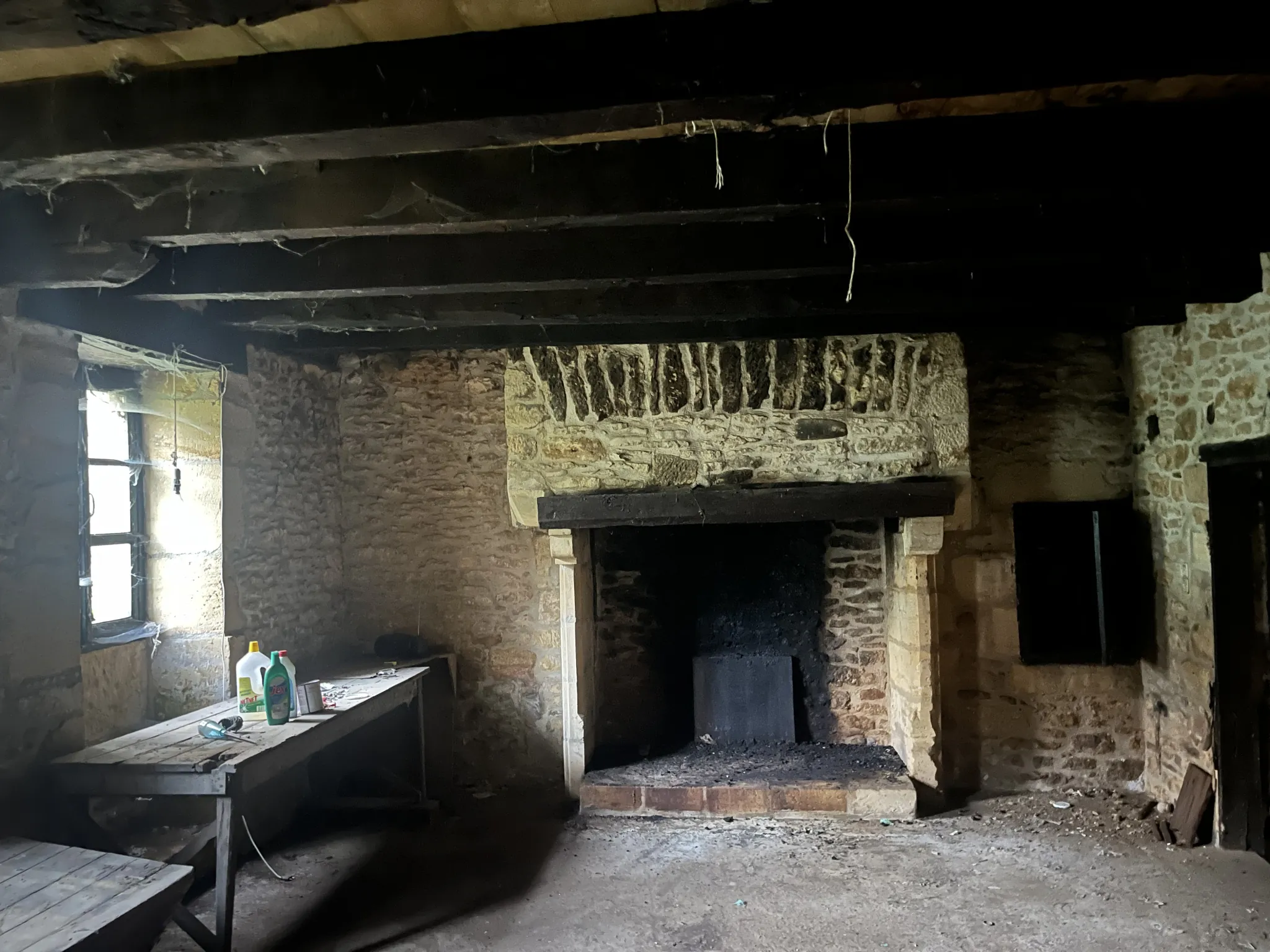 Ensemble immobilier en pierre à restaurer à Proissans près de Sarlat 