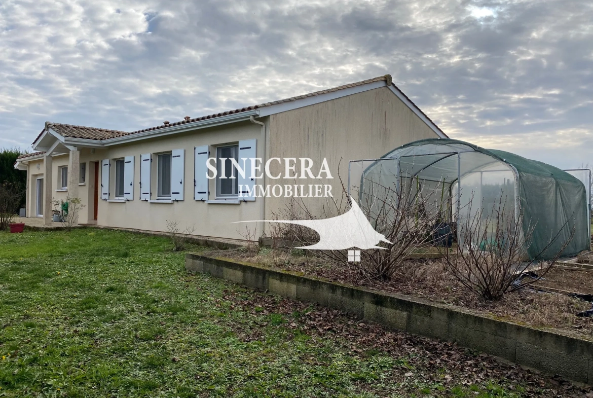 Belle maison de 2008 à Riberac avec garage, proche commodités et grand terrain 
