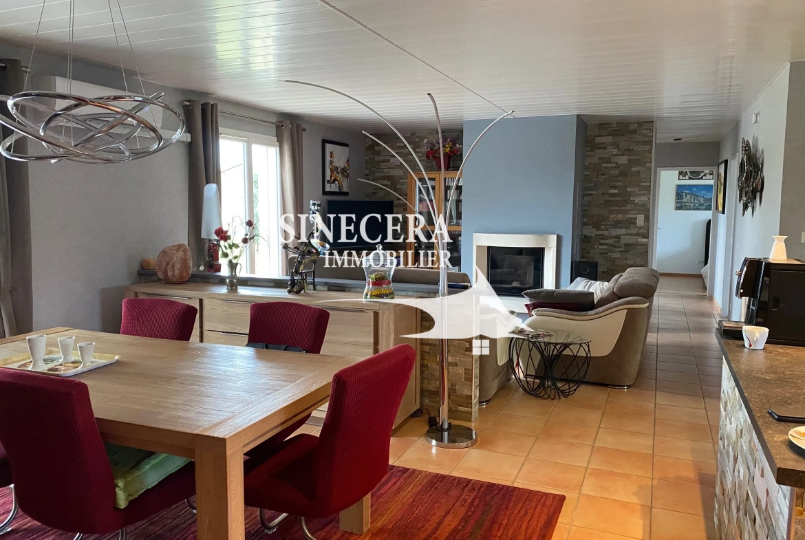 Belle maison de 2008 à Riberac avec garage, proche commodités et grand terrain 