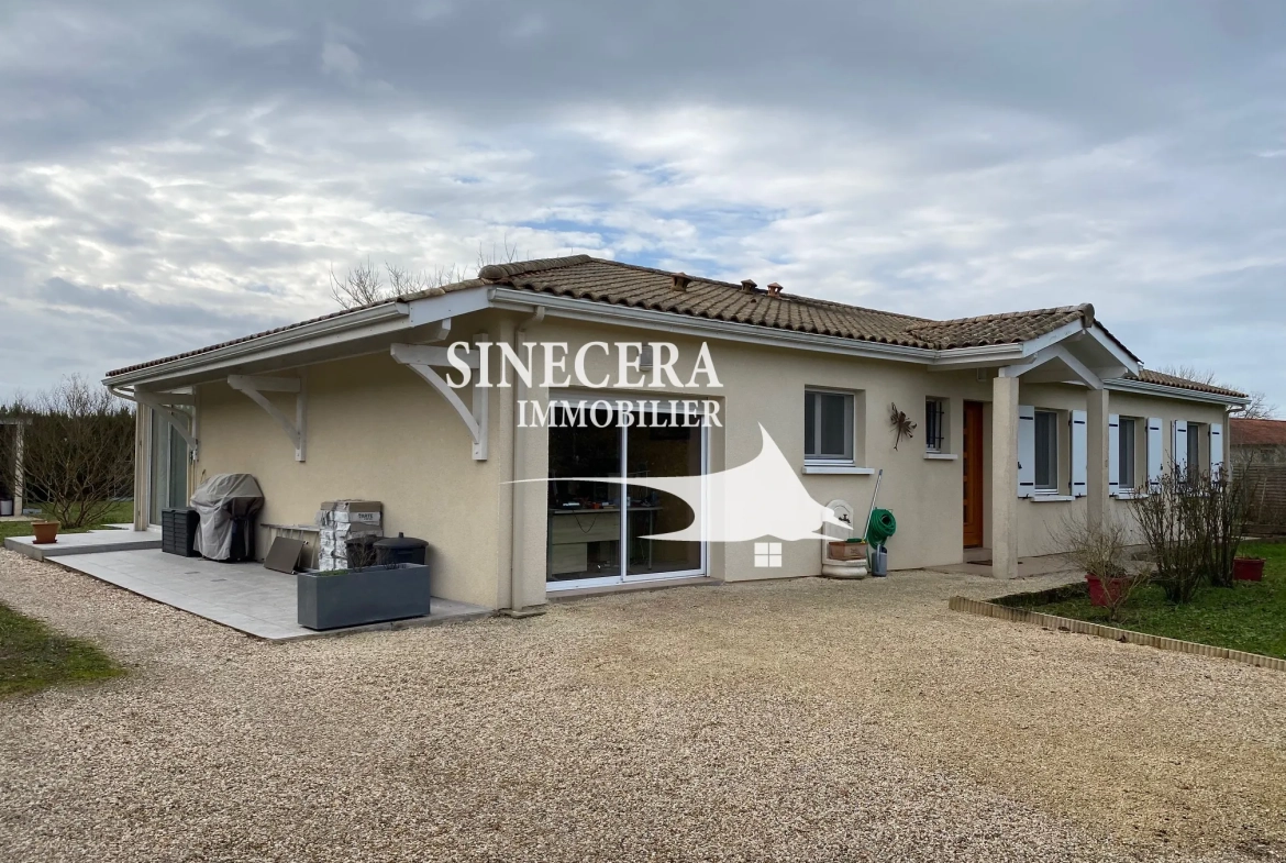 Belle maison de 2008 à Riberac avec garage, proche commodités et grand terrain 