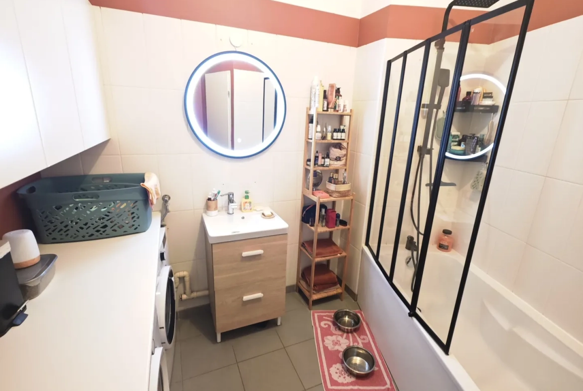 Appartement T2 avec terrasse, parking et emplacement central à Tourcoing 
