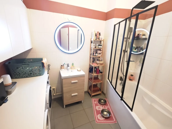 Appartement T2 avec terrasse, parking et emplacement central à Tourcoing 
