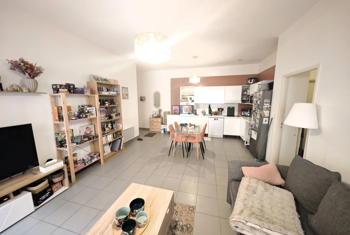 Appartement T2 avec terrasse, parking et emplacement central à Tourcoing 
