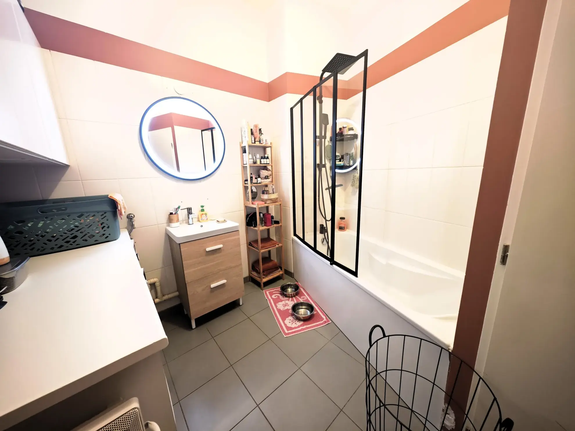Appartement T2 avec terrasse, parking et emplacement central à Tourcoing 