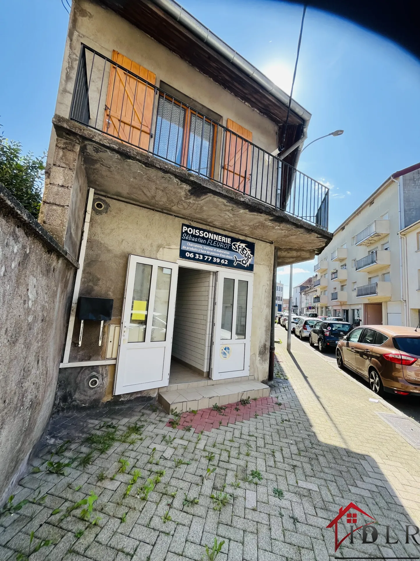 Bâtiment commercial avec appartement à Lure - Opportunité rare en centre-ville 