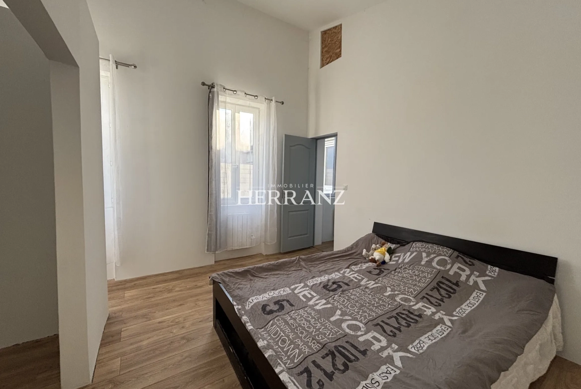 Charmante maison de ville de 131 m² avec terrasse à Libourne, proche centre 