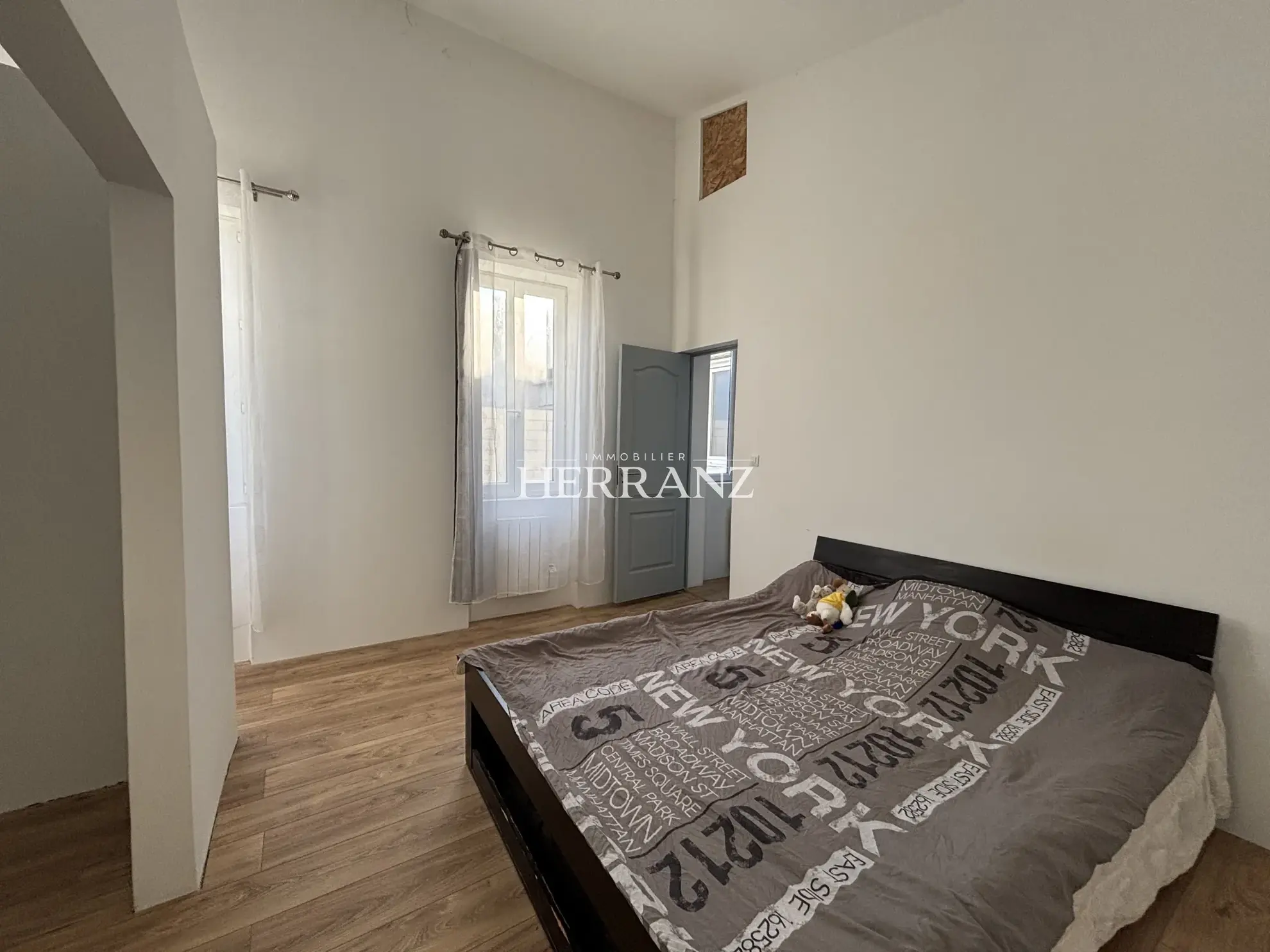Charmante maison de ville de 131 m² avec terrasse à Libourne, proche centre 