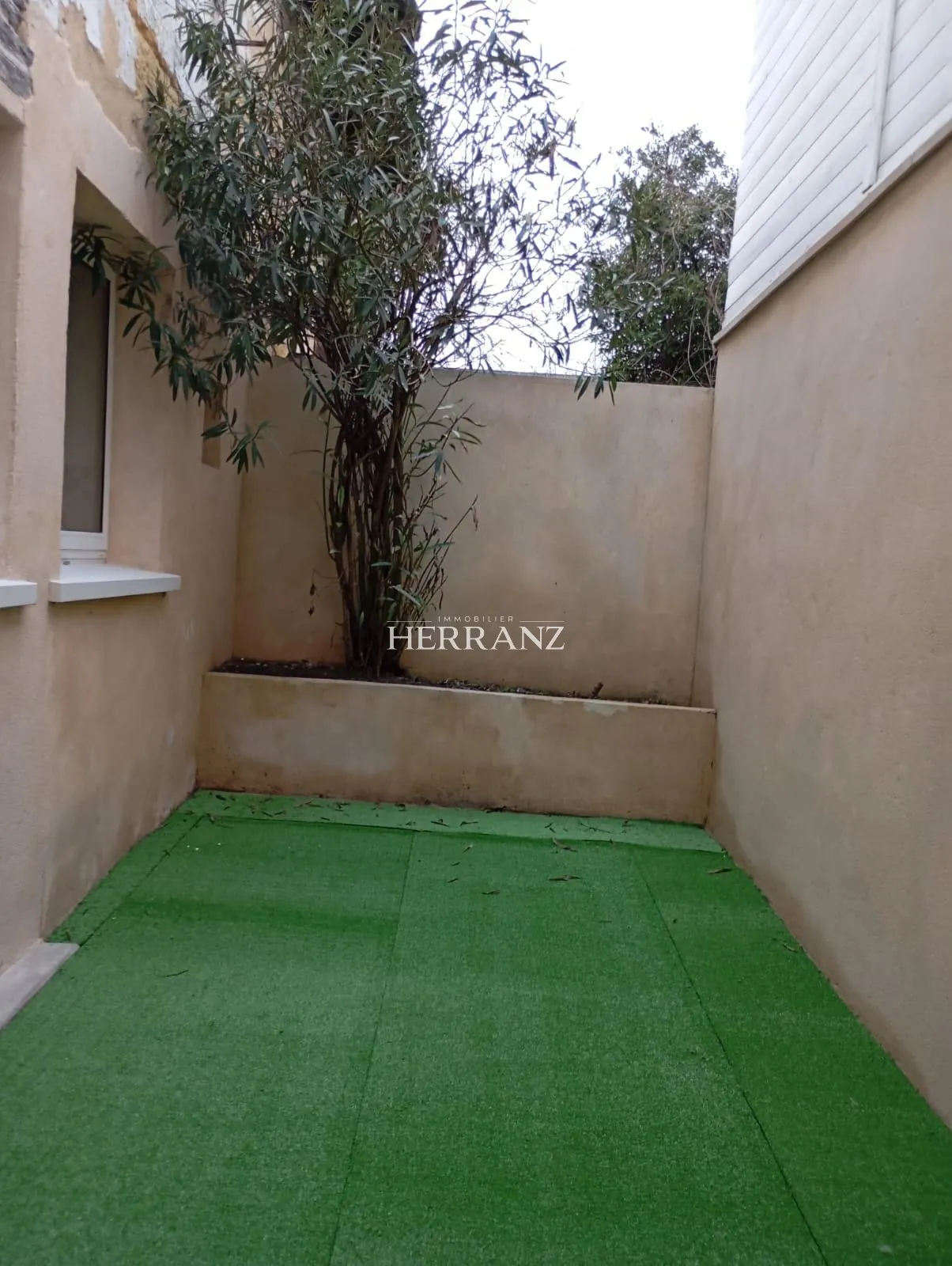 Charmante maison de ville de 131 m² avec terrasse à Libourne, proche centre 