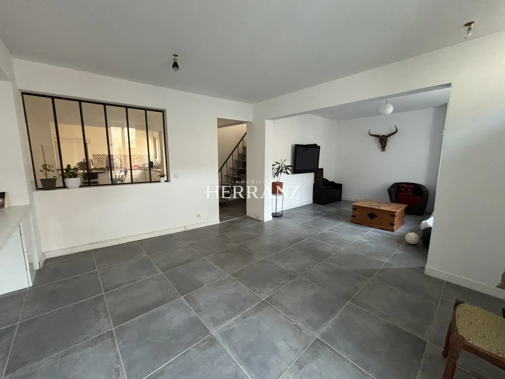 Charmante maison de ville de 131 m² avec terrasse à Libourne, proche centre 