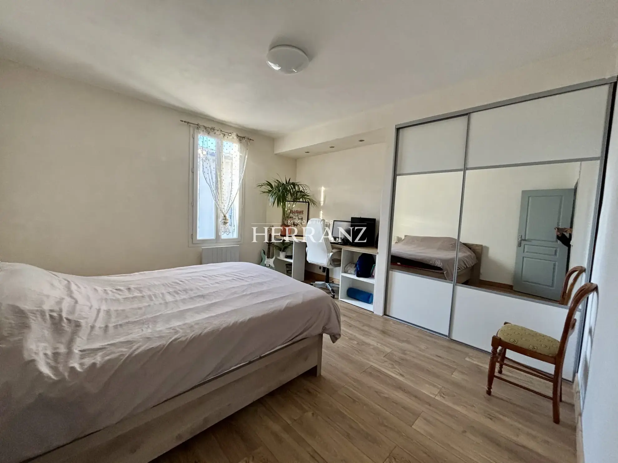Charmante maison de ville de 131 m² avec terrasse à Libourne, proche centre 