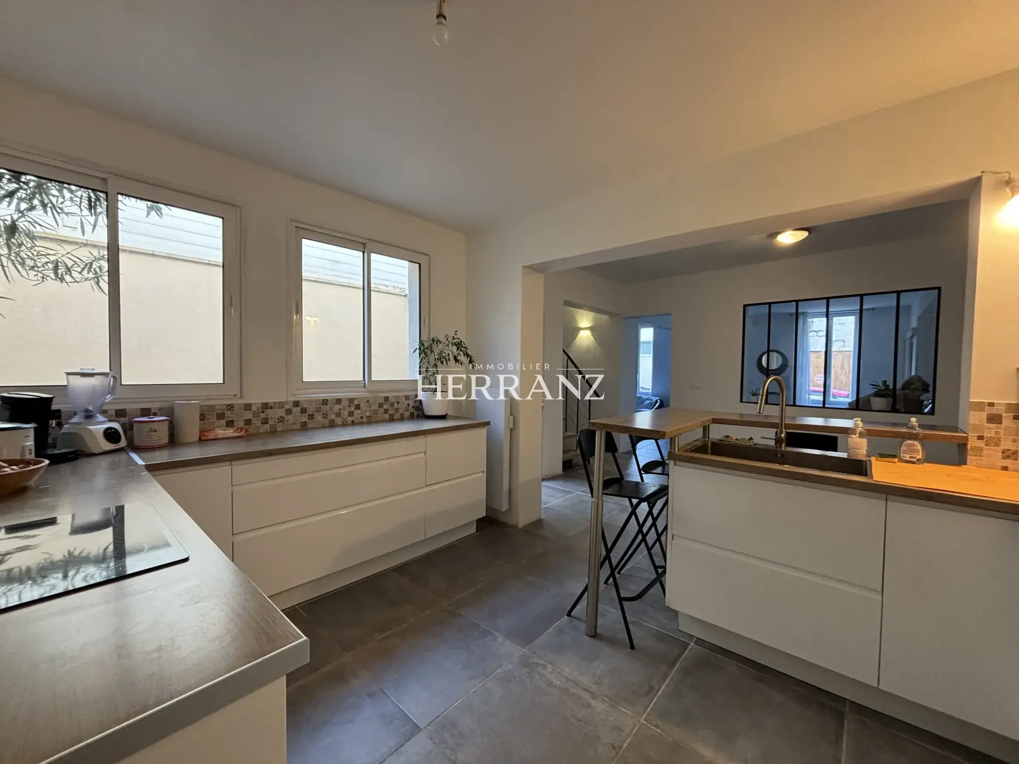 Charmante maison de ville de 131 m² avec terrasse à Libourne, proche centre 