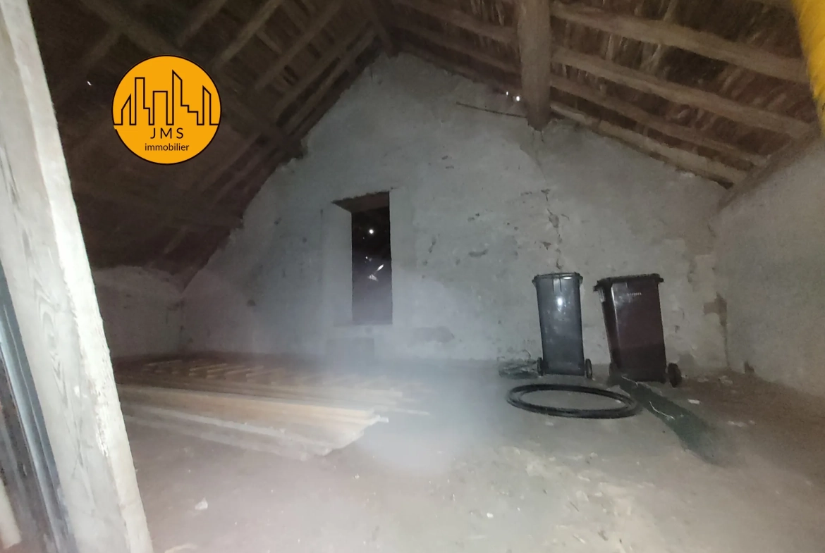 Maison à rénover avec garages et jardin à Montmaurault - Opportunité à saisir 