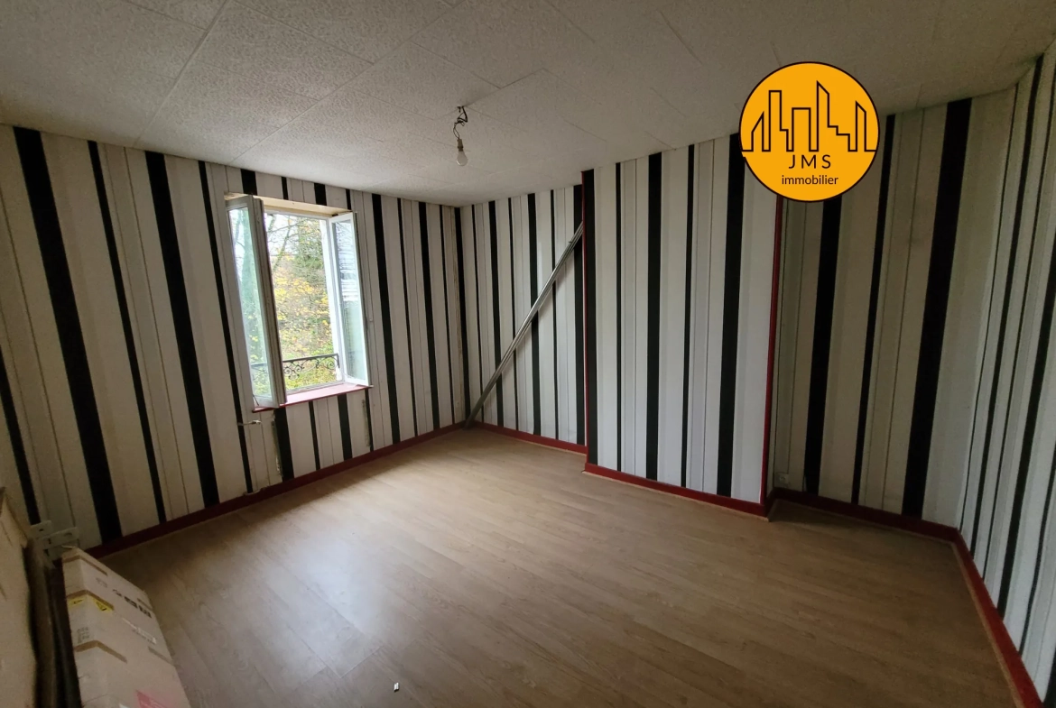 Maison à rénover avec garages et jardin à Montmaurault - Opportunité à saisir 