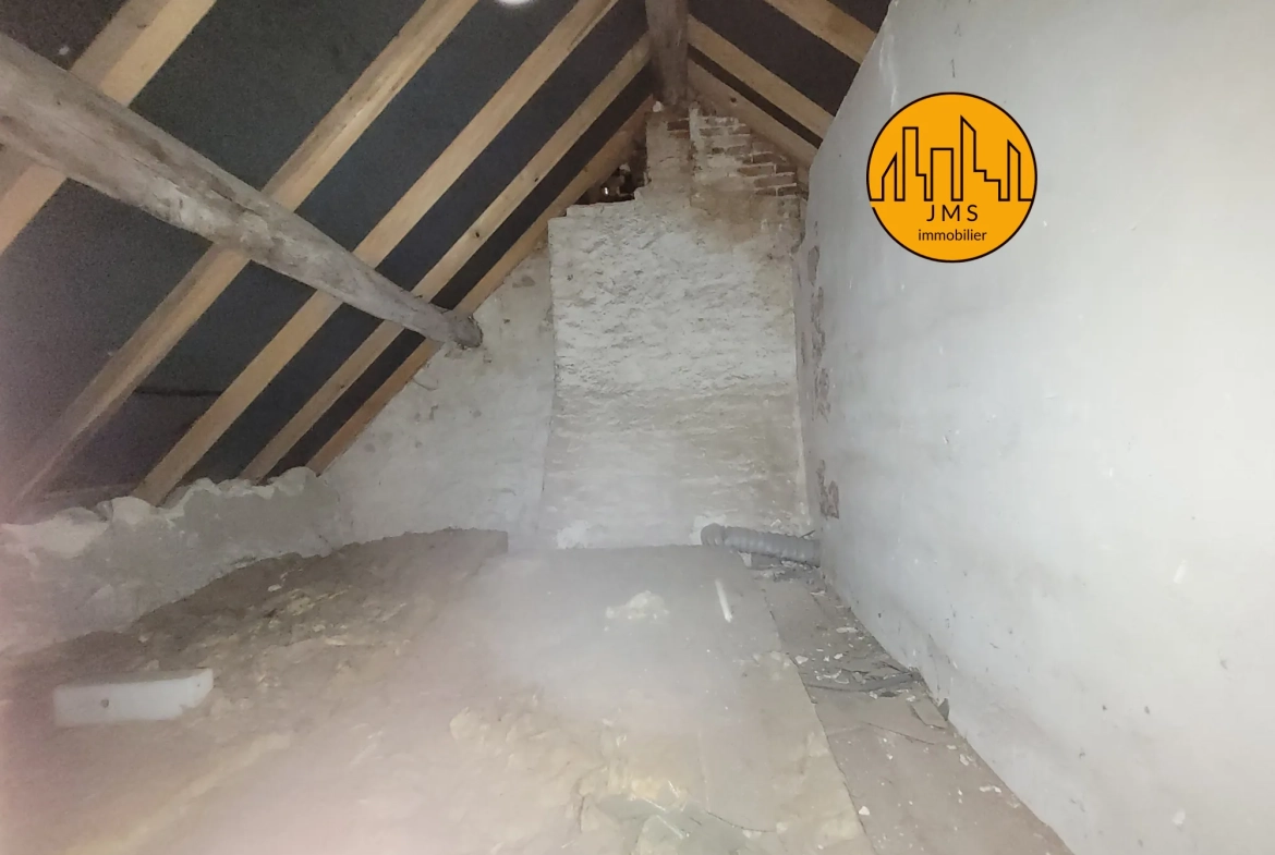 Maison à rénover avec garages et jardin à Montmaurault - Opportunité à saisir 