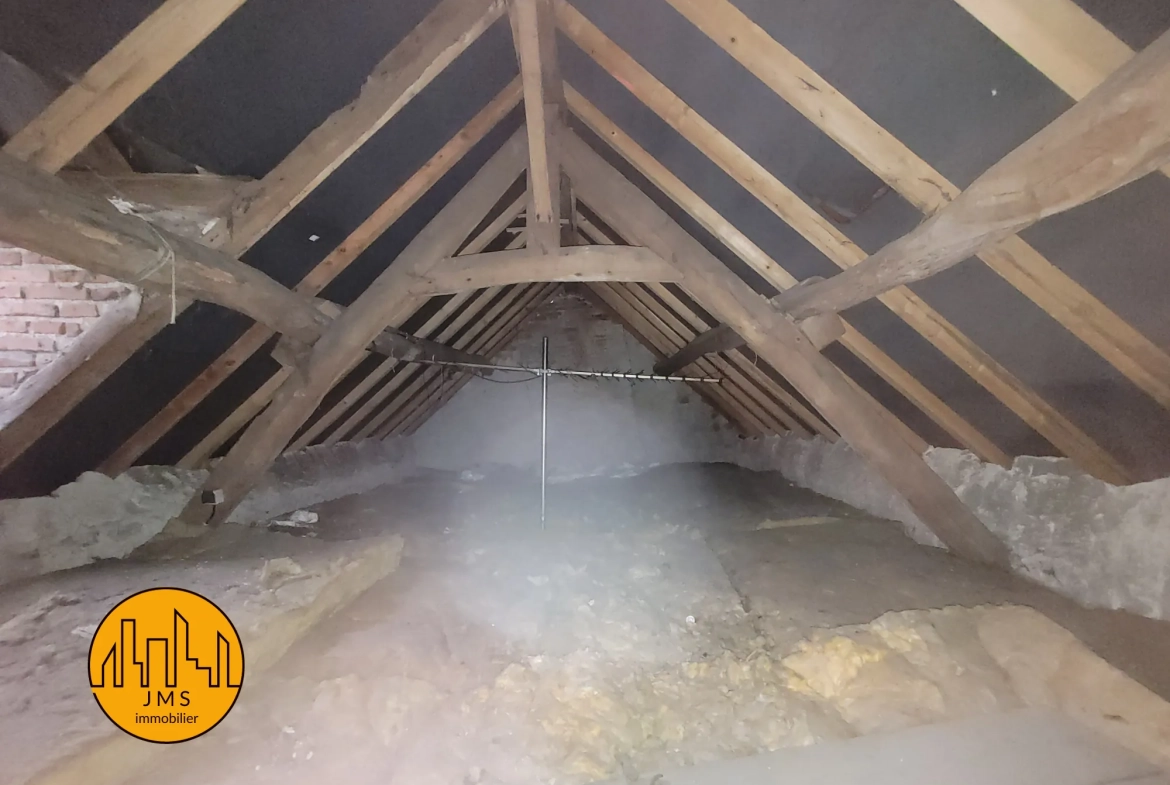 Maison à rénover avec garages et jardin à Montmaurault - Opportunité à saisir 