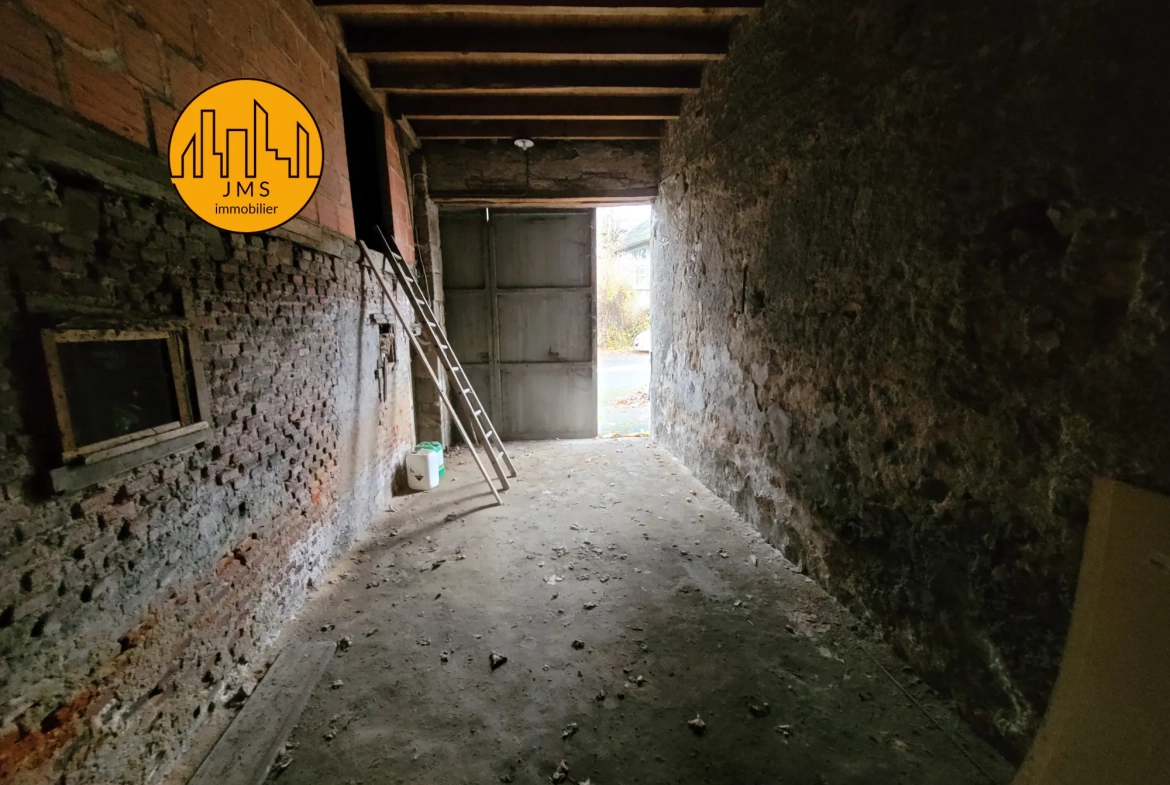 Maison à rénover avec garages et jardin à Montmaurault - Opportunité à saisir 