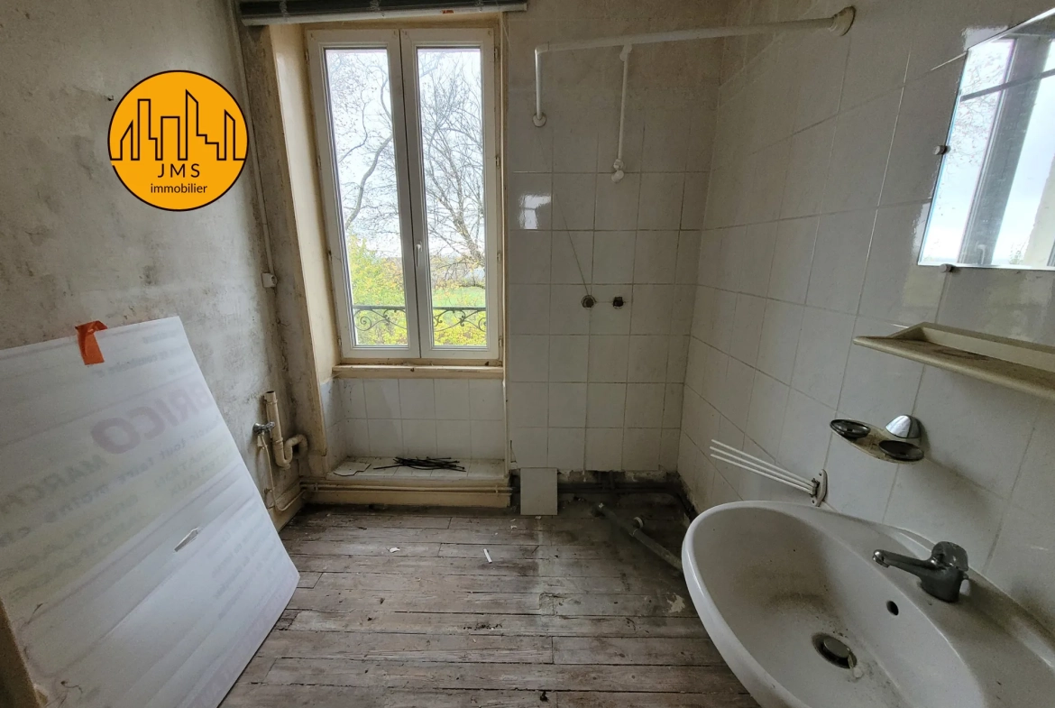 Maison à rénover avec garages et jardin à Montmaurault - Opportunité à saisir 